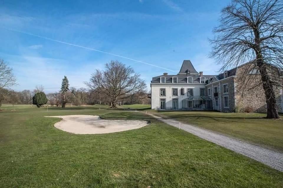 Le Studio Du Chateau Du Golf De Bernalmont 列日 外观 照片